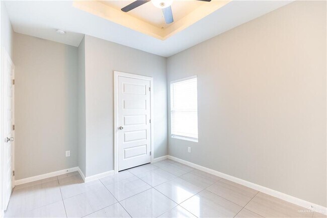Building Photo - 15 Sabercat Ave