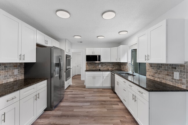 Building Photo - 886 Quail Run