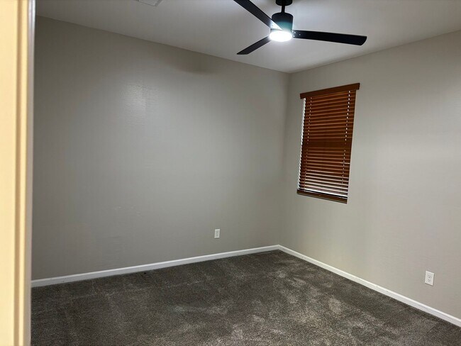 Building Photo - 2020 E Kansas Dr