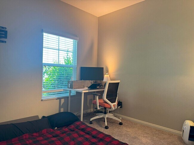 Building Photo - Beautiful Single Story House in New commun...