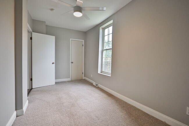 Building Photo - 237 S Fillmore St