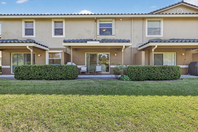 Building Photo - 2990 SE Lexington Lakes Dr