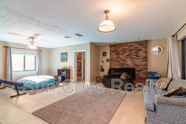 Building Photo - 915 Woodleaf Way