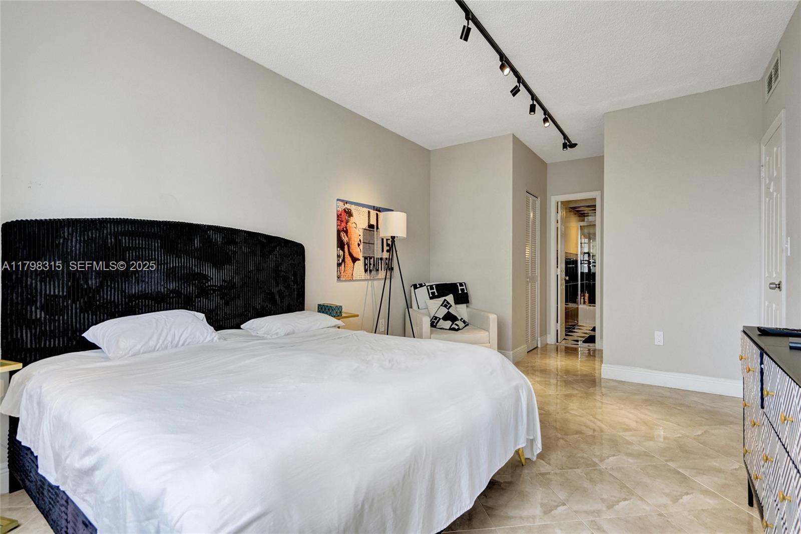 Building Photo - 1980 S Ocean Dr