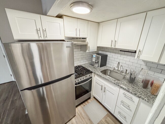 Building Photo - Robin's Nest Apartments