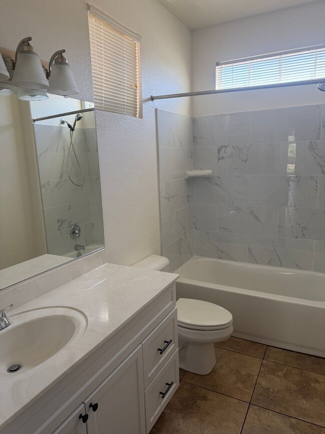 Building Photo - Great Location on Cul de Sac Lot