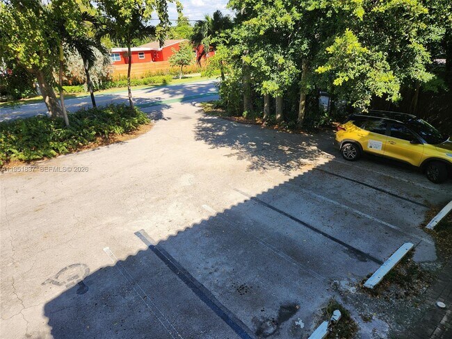 Building Photo - 1125 NE 16th Pl