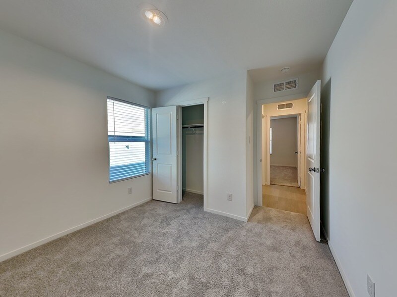 Building Photo - 1813 Equine Retreat Wy