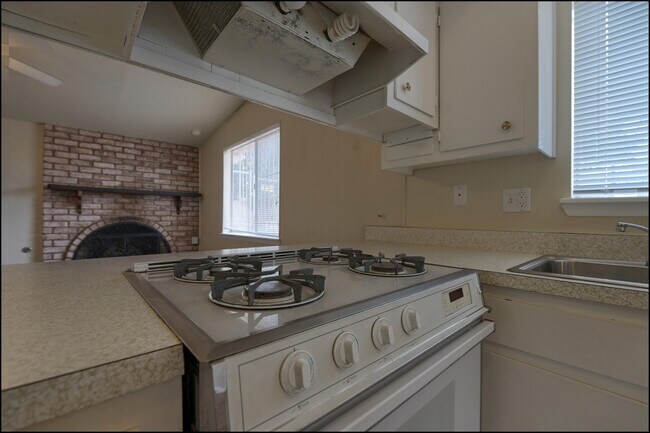 Building Photo - 4109 Roxbury Dr