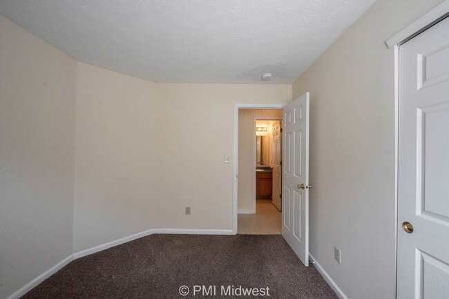 Building Photo - "Charming 3-Bed, 2-Bath Home in Indianapolis – Cozy 1196 Sq Ft Haven Awaits!"