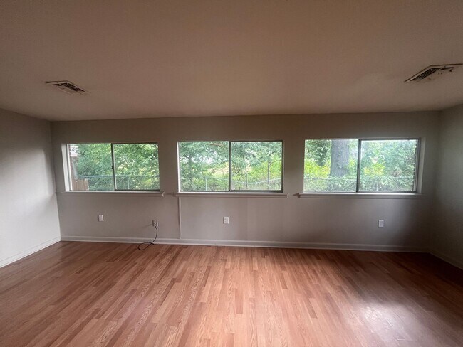 Building Photo - Nice large 3 BR. 1.5 Bath home for rent in Lonoke