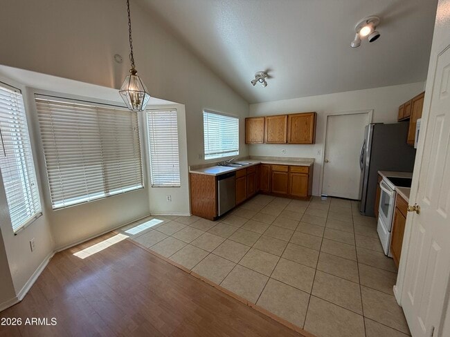 Building Photo - 505 W Sereno Dr
