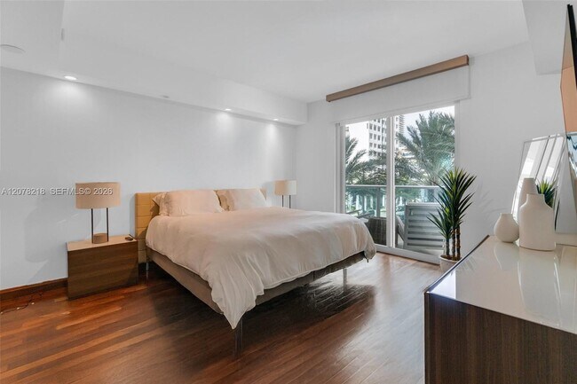 Building Photo - 1331 Brickell Bay Dr