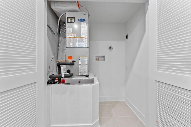 Building Photo - 1922 W Fig St