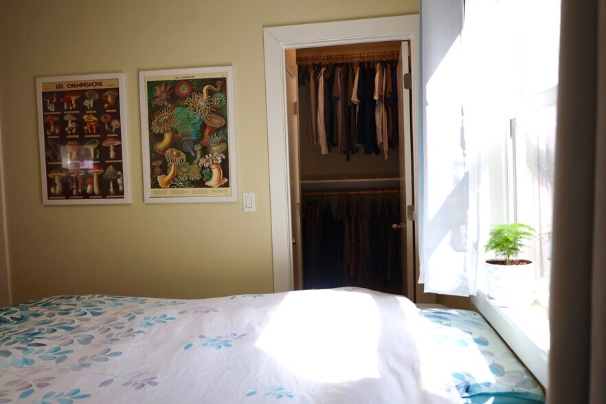 Building Photo - 712 SE 42nd Ave