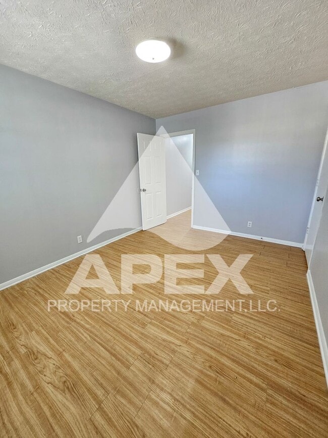 Building Photo - Convenient 2 Bd-1.5 Townhouse in WEST KNOX...
