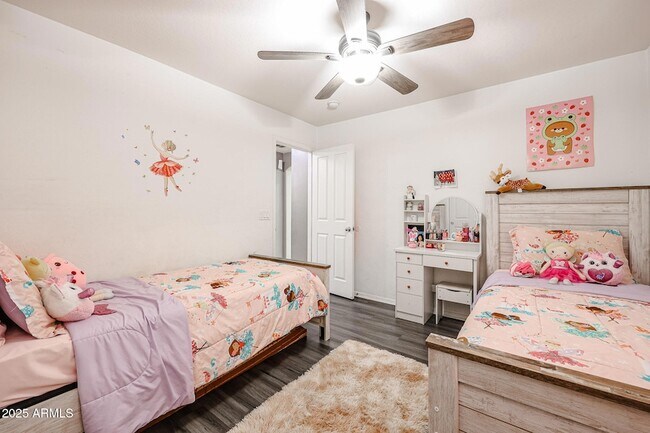 Building Photo - 13959 W Country Gables Dr