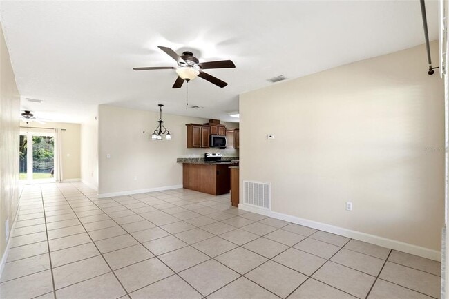 Building Photo - 125 W 5th St