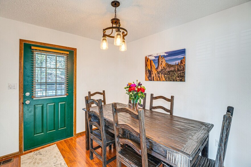 Building Photo - 320 E Gunnison Ave