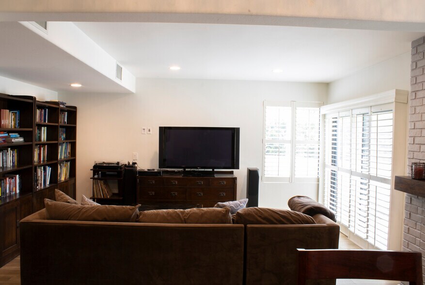 Building Photo - 4223 Freedom Dr