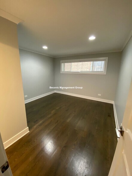 Building Photo - 4201 N Paulina St