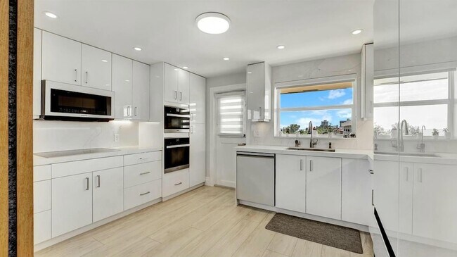 Building Photo - 2871 N Ocean Blvd
