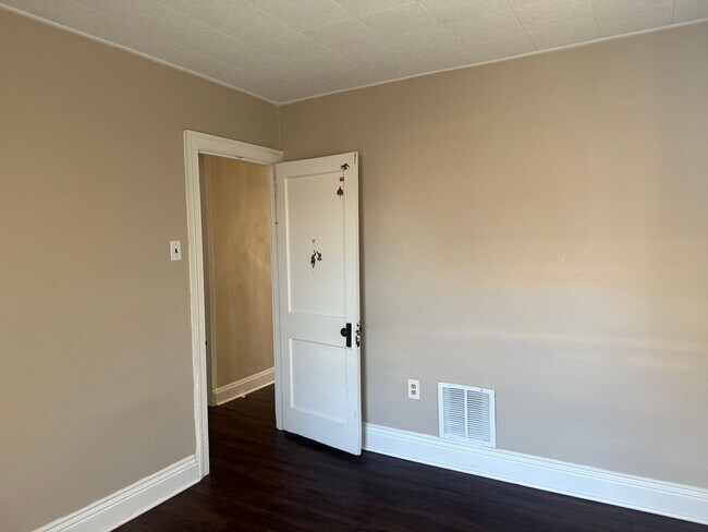 Building Photo - 823 Pine St