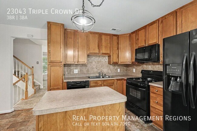Building Photo - 23043 Triple Crown Dr