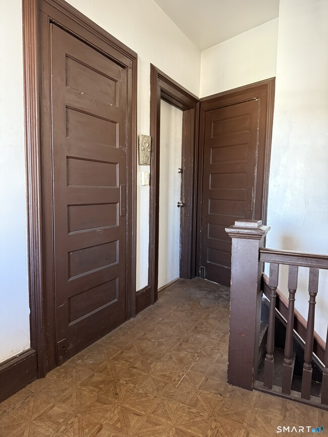 Building Photo - 140 Hillside Ave