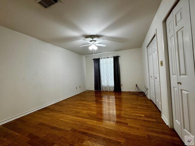 Building Photo - 4/2.5 PG Townhouse Available