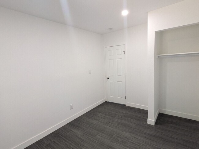 Building Photo - Wonderful 3-bedroom: