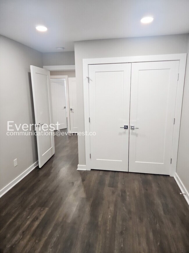 Building Photo - Bright and Lovely 3-Bedroom Townhome with Modern Amenities / Pet-Friendly /Coming Soon!