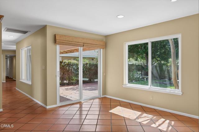 Building Photo - 1525 Fairway Dr