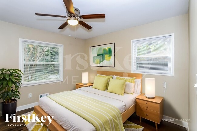 Building Photo - 1855 Shamrock Dr