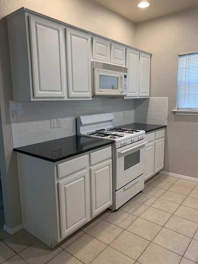 Building Photo - 2206 Pennsylvania Ave