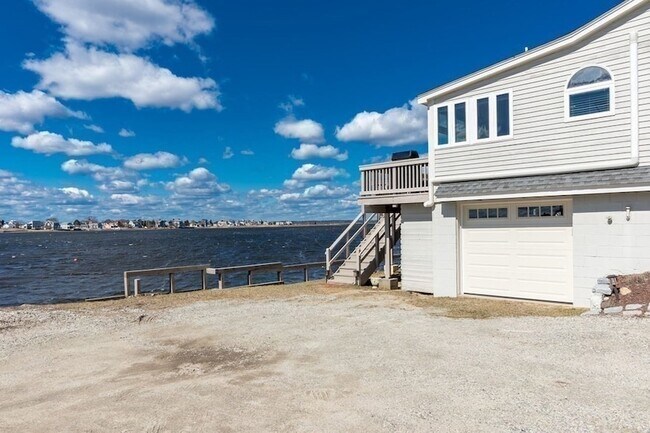 Building Photo - 4 28th St