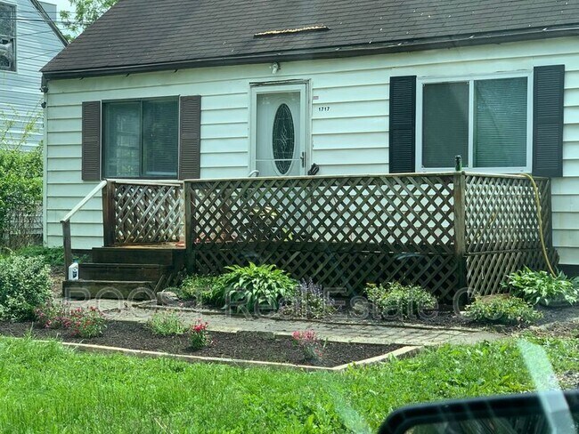Primary Photo - 1717 Dewberry Rd