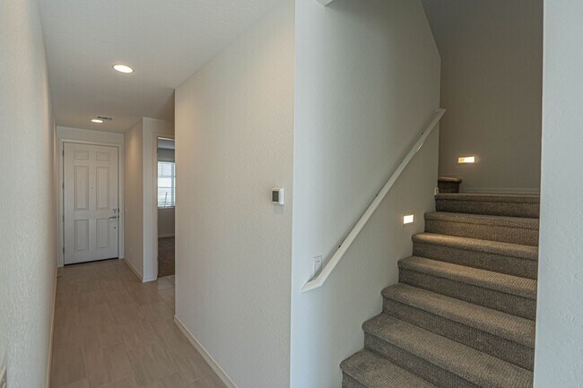 Building Photo - Stunning Sundrop Model Home – Brand New an...