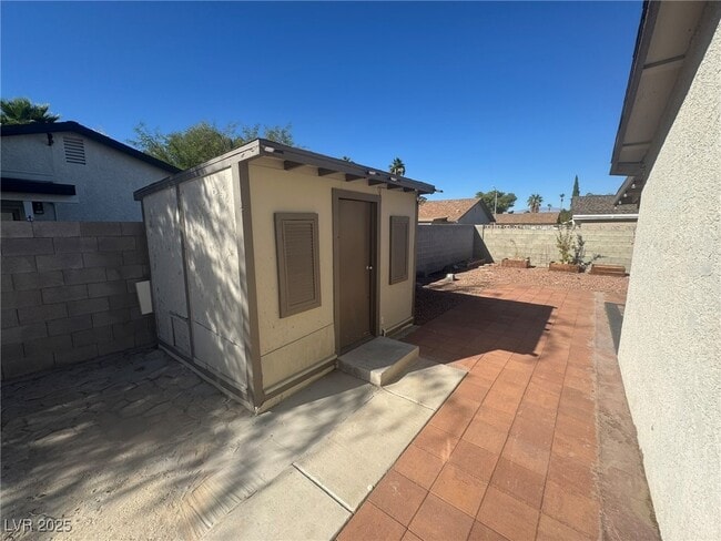 Building Photo - 6224 Miraloma St