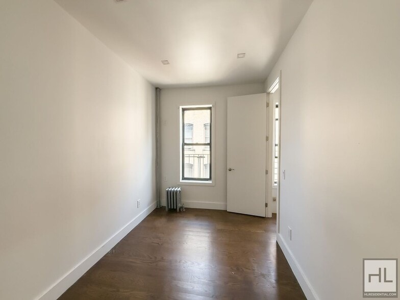 Building Photo - EASTERN PARKWAY / Spacious 1-Bedroom 1-Bat...
