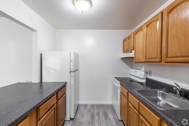 Building Photo - Emerald Pond Estates | 2 bedroom, 1 Bathro...