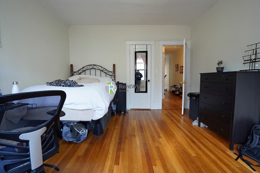 Building Photo - 39 Clinton St