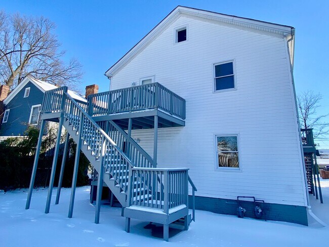 Building Photo - Historic Monroe Duplex