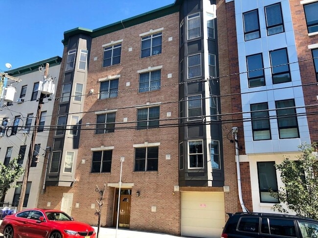 Building Photo - 505 Monroe St