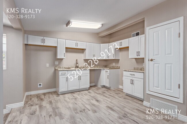 Building Photo - 858 W Virginia-