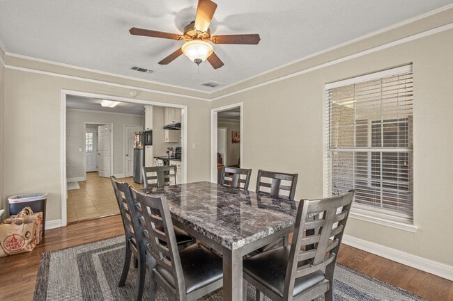 Building Photo - TCU-3518 Westcliff Rd