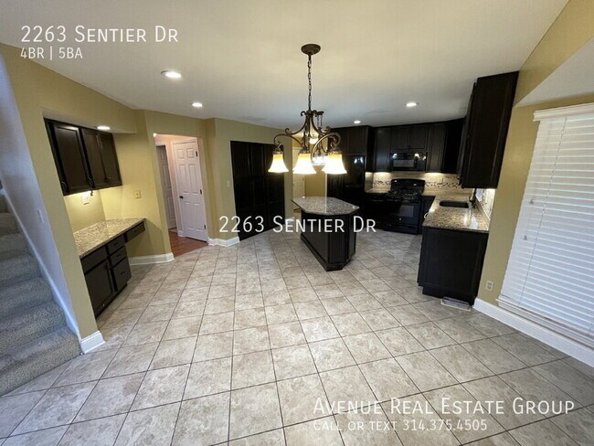 Building Photo - 2263 Sentier Dr