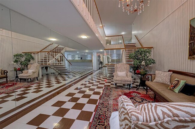 Building Photo - 642 S Ripple Creek Dr