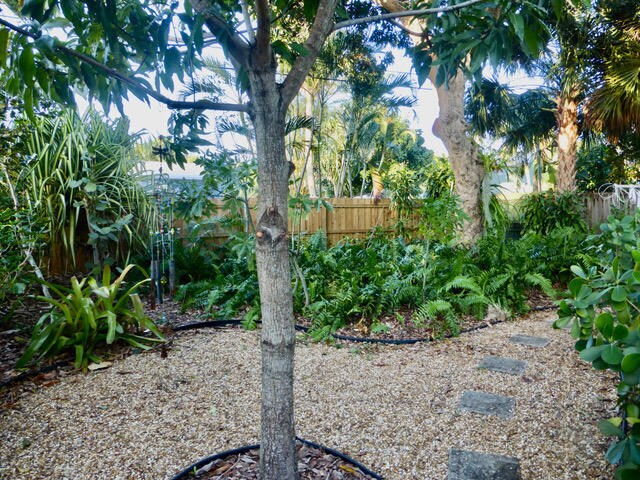 Building Photo - 831 Biscayne Dr