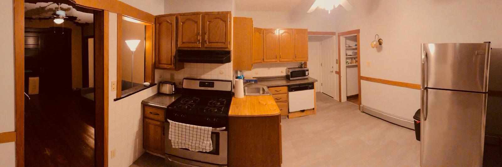 Building Photo - 1062 Saratoga St